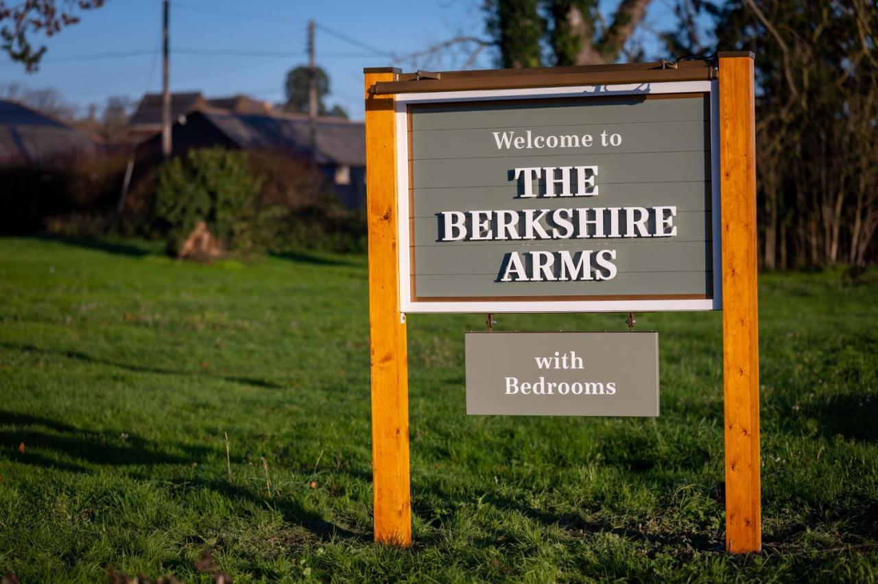 Berkshire Arms By Chef & Brewer Collection Hotel Midgham Eksteriør billede